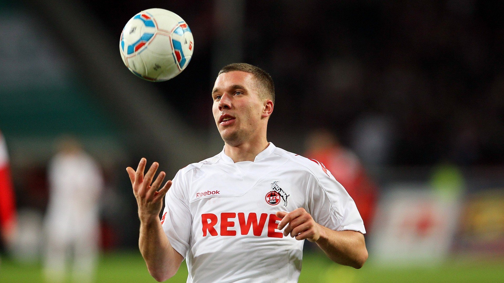 《【科技前沿】虚拟现实（VR）让电竞变得沉浸式体验更真实》，虚拟现实技术前沿技术